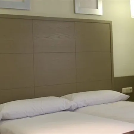Aparthotel Novo Sancti Petri 3*