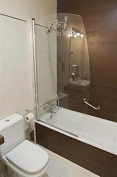 诺沃桑克提佩特里公寓式酒店 奇克拉纳－德拉弗龙特拉