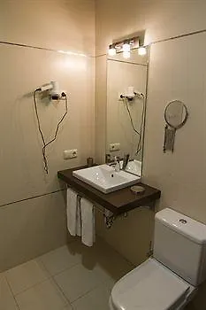 诺沃桑克提佩特里公寓式酒店