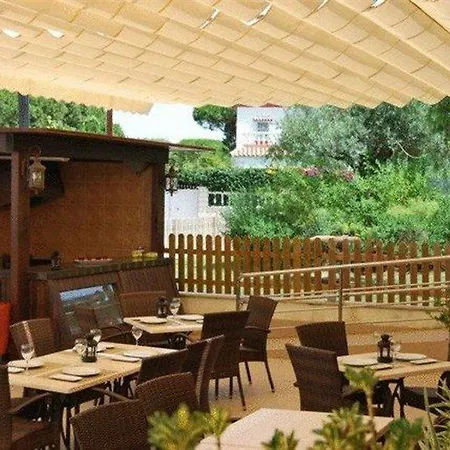 诺沃桑克提佩特里公寓式酒店 3* 奇克拉纳－德拉弗龙特拉